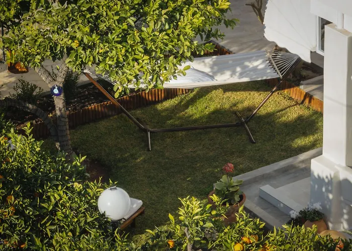Relaxing House With Garden