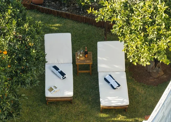 Relaxing House With Garden
