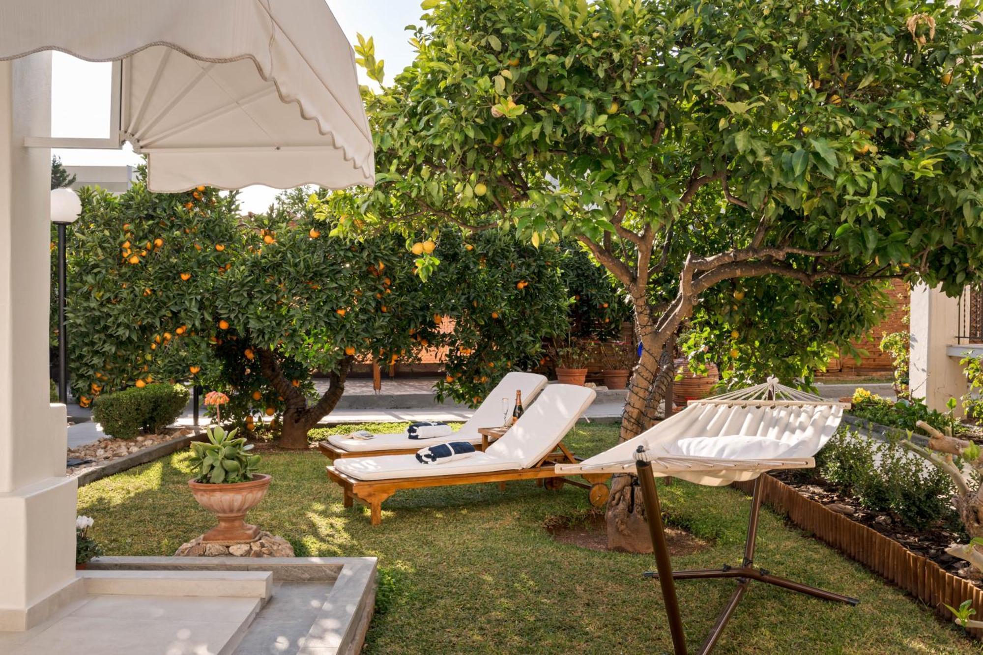 Relaxing House With Garden *